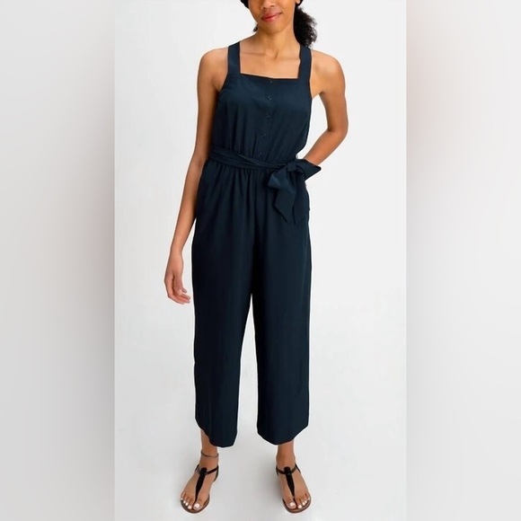 Elegant Black Jumpsuit - Picture 1 of 8